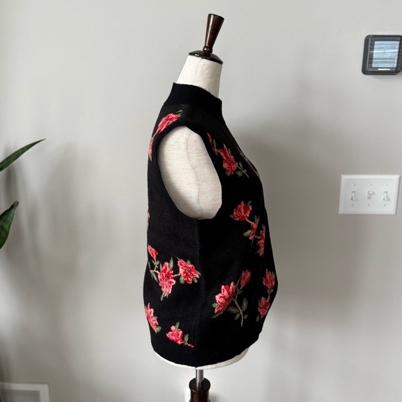 Reese Witherspoon Draper James Floral Cardigan and Sweater Top Set - Picture 6 of 15